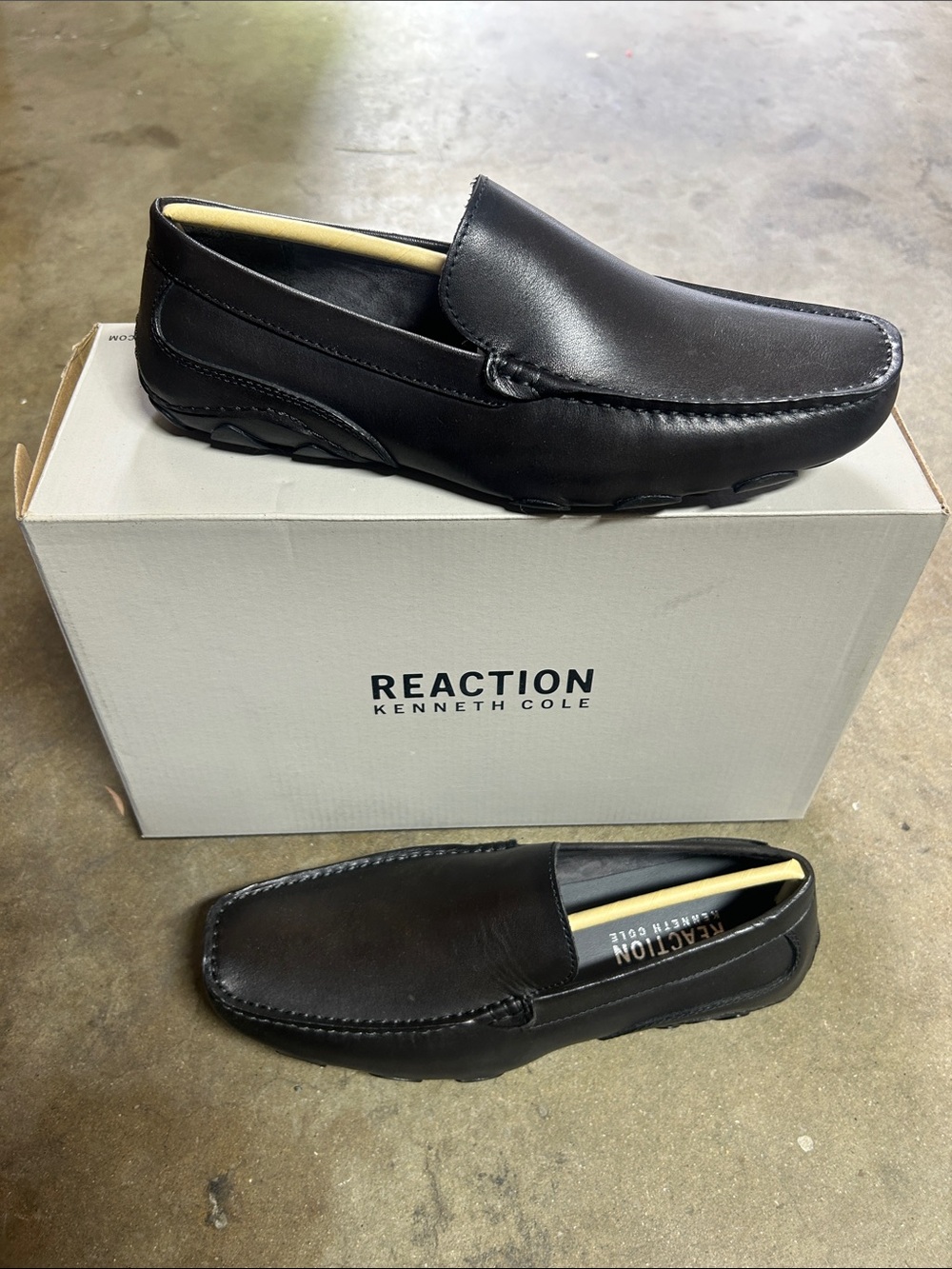 Reaction Kenneth Cole Black Leather Slip-On Loafers Toast Driver New with Box